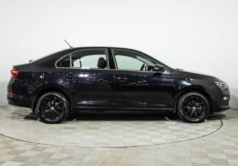 Подержанный автомобиль Skoda Rapid Liftback 2021 года (4 фото)