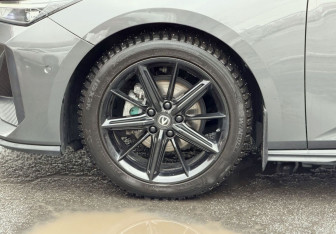 Подержанный автомобиль Changan UNI-V 2023 года (10 фото)