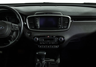 Подержанный автомобиль Kia Sorento 2018 года (14 фото)