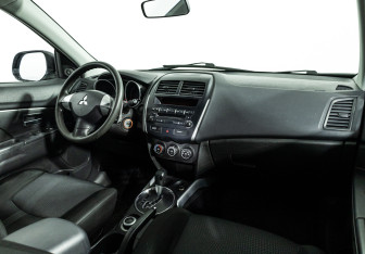 Подержанный автомобиль Mitsubishi ASX 2011 года (9 фото)