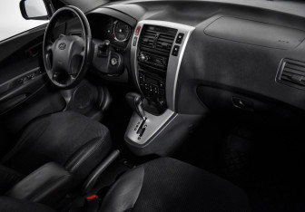 Подержанный автомобиль Hyundai Tucson 2007 года (12 фото)