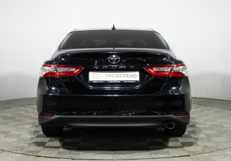 Подержанный автомобиль Toyota Camry Sedan 2018 года (6 фото)
