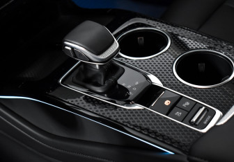 Подержанный автомобиль Hongqi HS3 2025 года (12 фото)