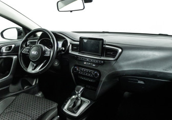 Подержанный автомобиль Kia Ceed Hatchback 2018 года (9 фото)