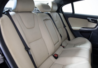 Подержанный автомобиль Volvo S60 2014 года (12 фото)