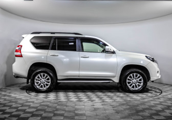 Подержанный автомобиль Toyota Land Cruiser Prado 2014 года (4 фото)