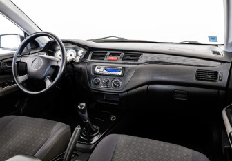 Подержанный автомобиль Mitsubishi Lancer Sedan 2005 года (9 фото)