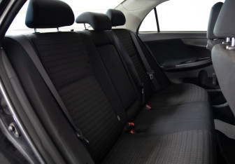 Подержанный автомобиль Toyota Corolla Sedan 2008 года (11 фото)