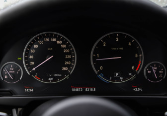 Подержанный автомобиль BMW X6 2016 года (12 фото)