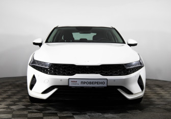 Подержанный автомобиль Kia K5 2022 года (2 фото)
