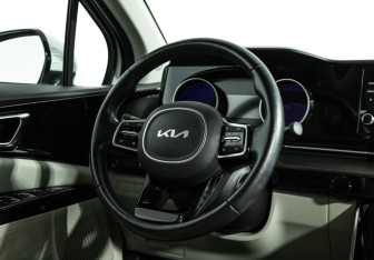 Подержанный автомобиль Kia Carnival 2021 года (15 фото)