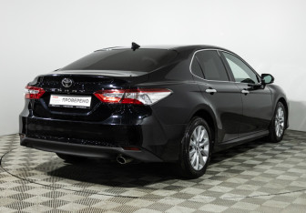 Подержанный автомобиль Toyota Camry Sedan 2018 года (5 фото)