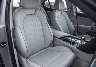 Подержанный автомобиль Genesis G70 2020 года (30 фото)