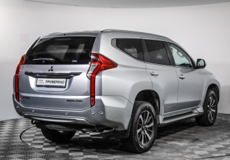 Подержанный автомобиль Mitsubishi Pajero Sport 2018 года (4 фото)