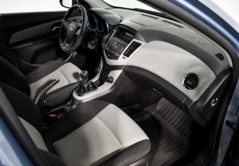 Подержанный автомобиль Chevrolet Cruze Sedan 2012 года (13 фото)