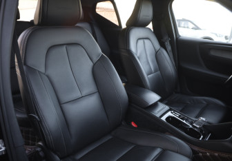 Подержанный автомобиль Volvo XC40 2019 года (24 фото)