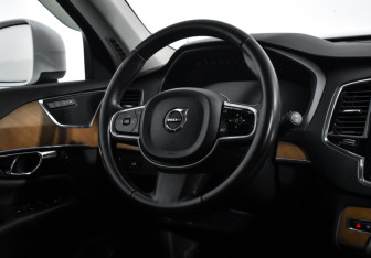 Подержанный автомобиль Volvo XC90 2015 года (17 фото)