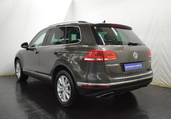 Подержанный автомобиль Volkswagen Touareg 2016 года (7 фото)
