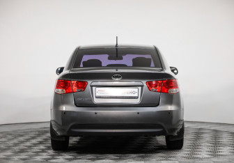 Подержанный автомобиль Kia Cerato Sedan 2013 года (6 фото)
