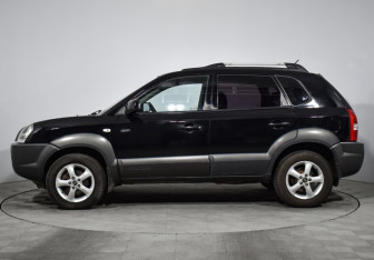 Подержанный автомобиль Hyundai Tucson 2007 года (8 фото)