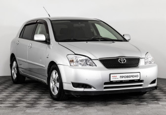 Подержанный автомобиль Toyota Corolla Hatchback 2002 года (3 фото)