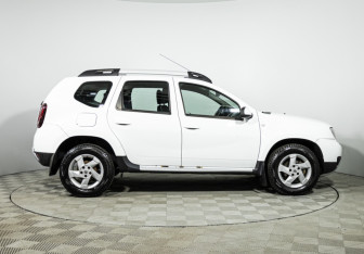 Подержанный автомобиль Renault Duster 2017 года (4 фото)
