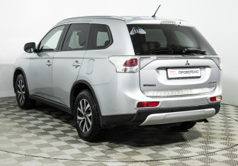 Подержанный автомобиль Mitsubishi Outlander 2014 года (7 фото)