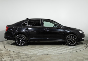 Подержанный автомобиль Skoda Rapid Liftback 2015 года (4 фото)