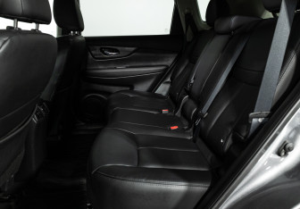 Подержанный автомобиль Nissan X-Trail 2017 года (10 фото)