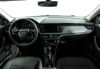 Подержанный автомобиль Skoda Rapid Liftback 2020 года (13 фото)