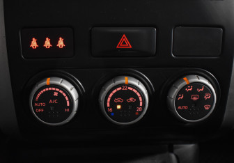 Подержанный автомобиль Nissan X-Trail 2008 года (16 фото)