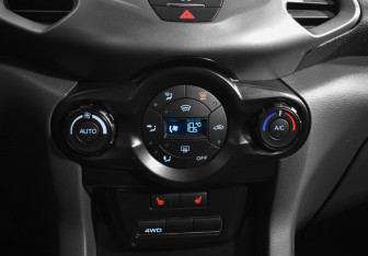Подержанный автомобиль Ford EcoSport 2014 года (16 фото)