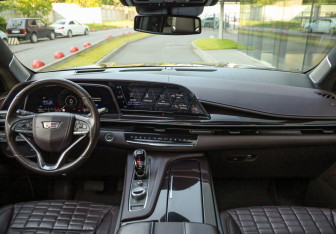 Подержанный автомобиль Cadillac Escalade Suv 2021 года (13 фото)