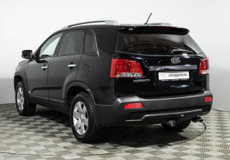 Подержанный автомобиль Kia Sorento 2012 года (7 фото)