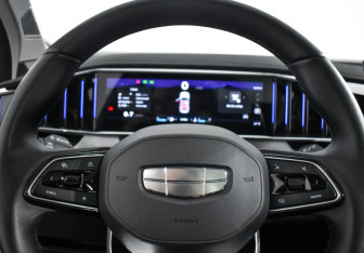 Подержанный автомобиль Geely Atlas 2023 года (18 фото)