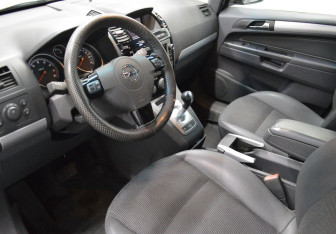 Подержанный автомобиль Opel Zafira Compactvan 2011 года (10 фото)