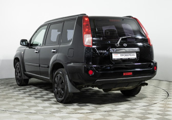Подержанный автомобиль Nissan X-Trail 2006 года (7 фото)