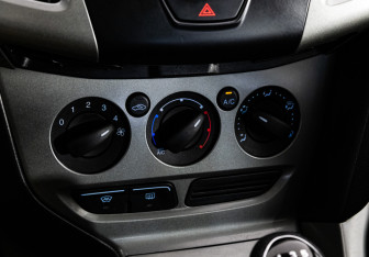 Подержанный автомобиль Ford Focus Hatchback 2014 года (14 фото)