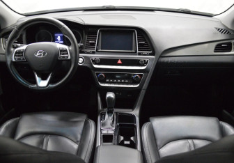 Подержанный автомобиль Hyundai Sonata 2019 года (14 фото)