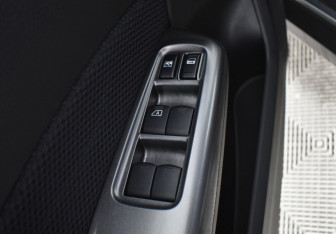 Подержанный автомобиль Subaru Forester Suv 2011 года (16 фото)