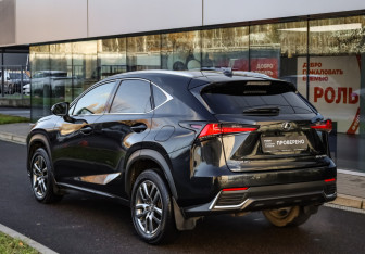 Подержанный автомобиль Lexus NX 2017 года (7 фото)