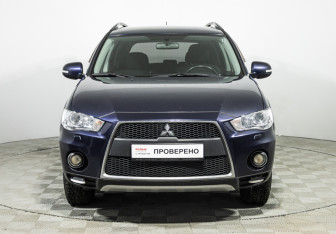 Подержанный автомобиль Mitsubishi Outlander 2011 года (2 фото)