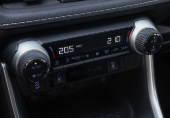 Подержанный автомобиль Toyota RAV4 2021 года (19 фото)