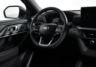 Подержанный автомобиль Ford Explorer 2024 года (19 фото)