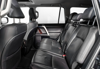 Подержанный автомобиль Toyota Land Cruiser Prado 2015 года (13 фото)