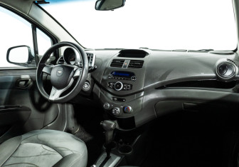 Подержанный автомобиль Chevrolet Spark 2011 года (9 фото)