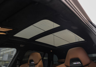Подержанный автомобиль BMW X5 M 2021 года (30 фото)