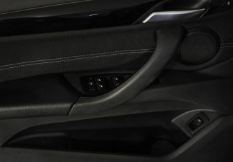 Подержанный автомобиль BMW X1 2017 года (25 фото)