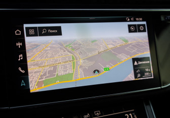 Подержанный автомобиль Audi Q8 2018 года (21 фото)