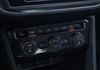 Подержанный автомобиль Volkswagen Tiguan 2018 года (17 фото)